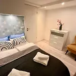 Cozy 2 Bedrooms Home At Center